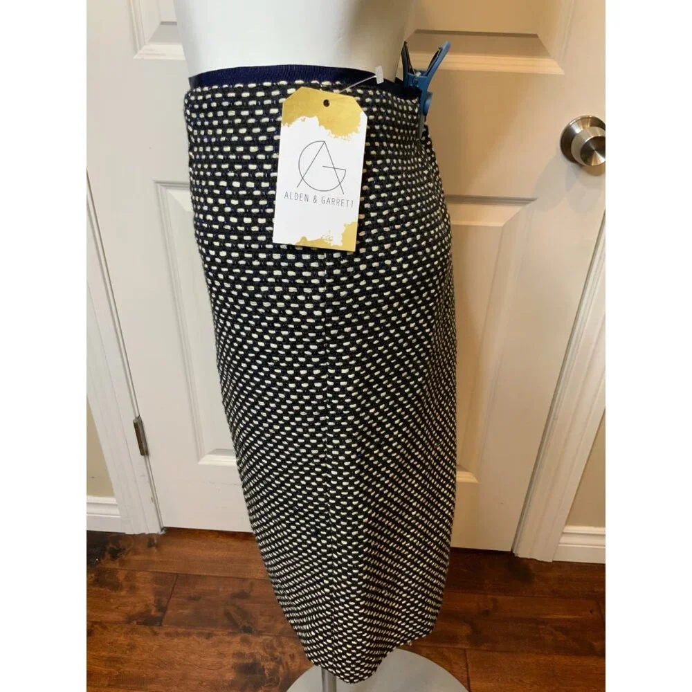 Tory Burch Navy Blue, White & Gold Metallic Tweed Pencil Skirt, Size 6